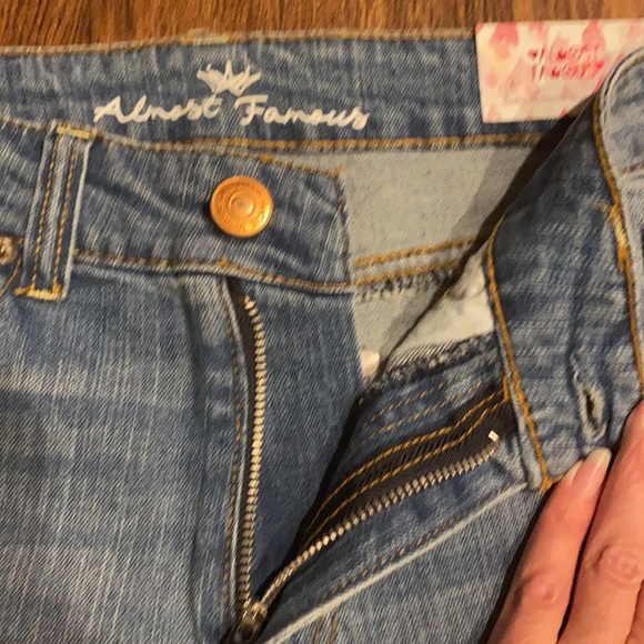 Almost Famous Boyfriend Jeans Medium Wash - Picture 4 of 13